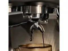 Cafeteira Electrolux Expert Preta com Moedor Integrado 110W - 8
