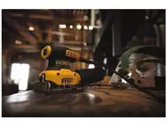 Lixadeira Orbital DeWalt 1/4" de Folha 230W - 1